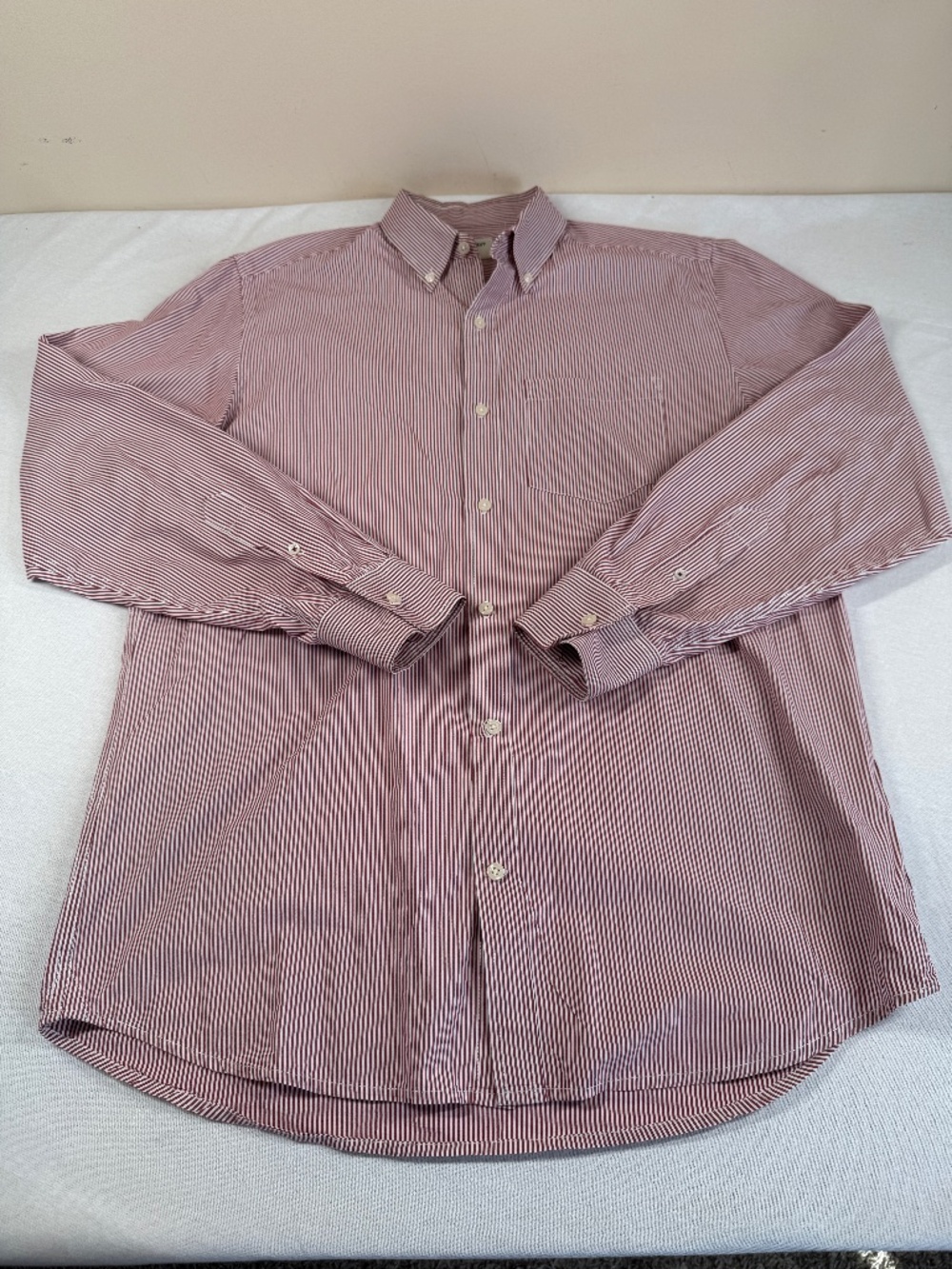 Old Navy Men's Button Up Long Sleeve Dress Shirt Size Large - Pinstripe Red